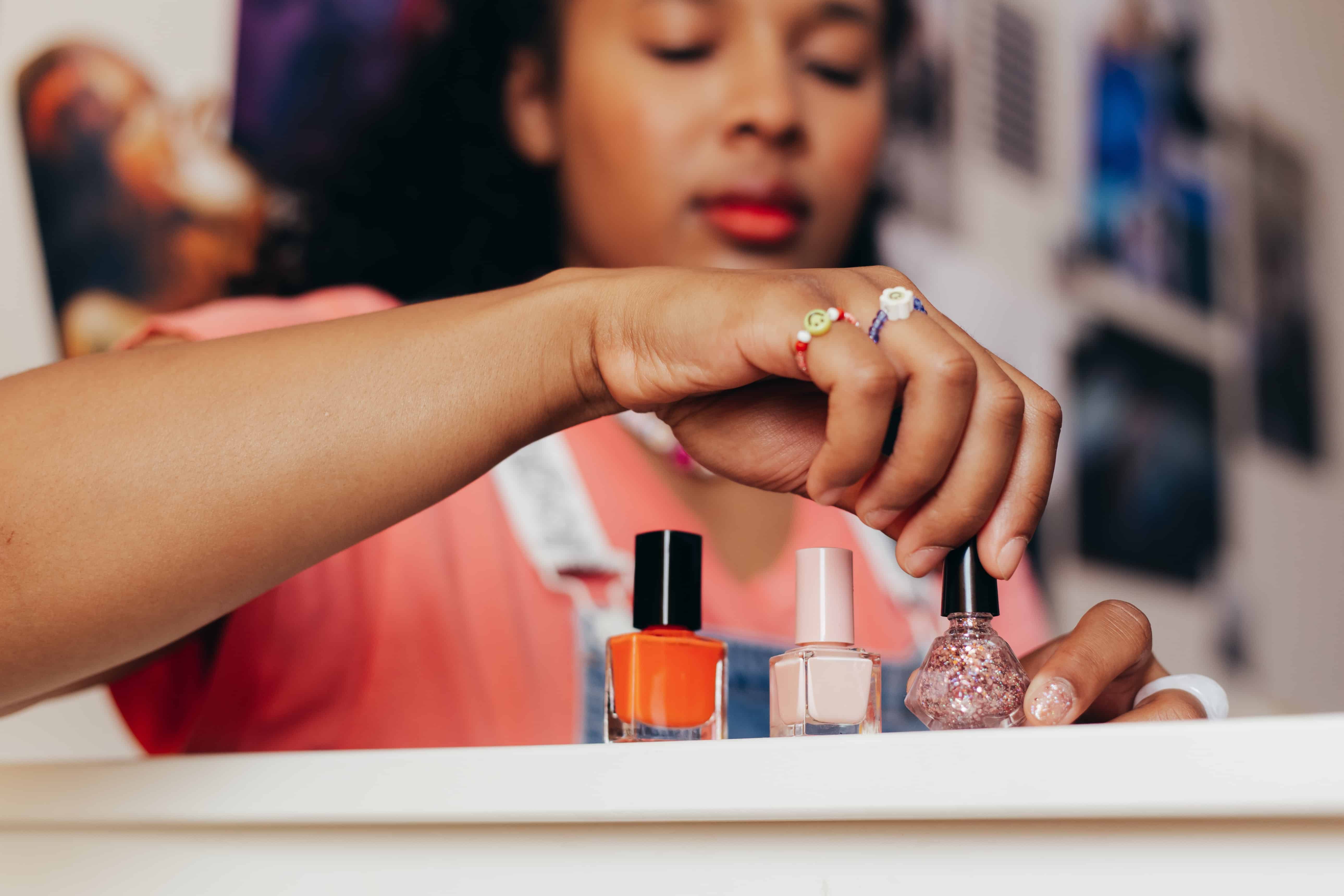 You are currently viewing The Ultimate Guide to DIY Polishing: Gel Polish & Nail Kits Edition
